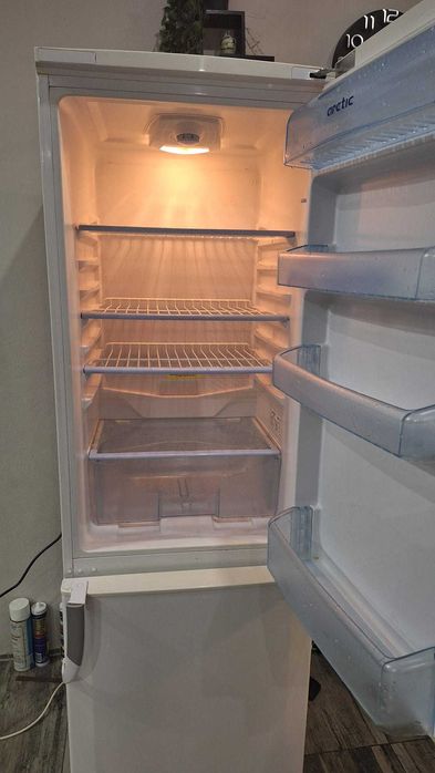 Vand Frigider Arctic K275 folosit dar in stare buna de functionare