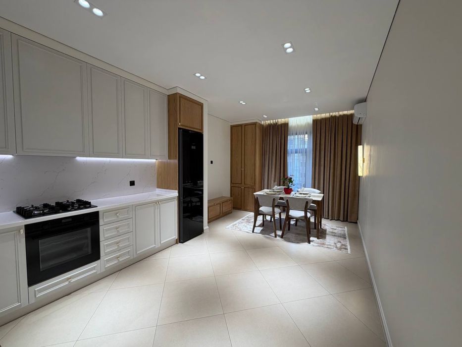 Milano 4/7/10 135м2