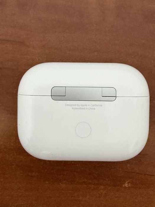 AirPods Pro 2 USB-C – Carcasă + cască stângă