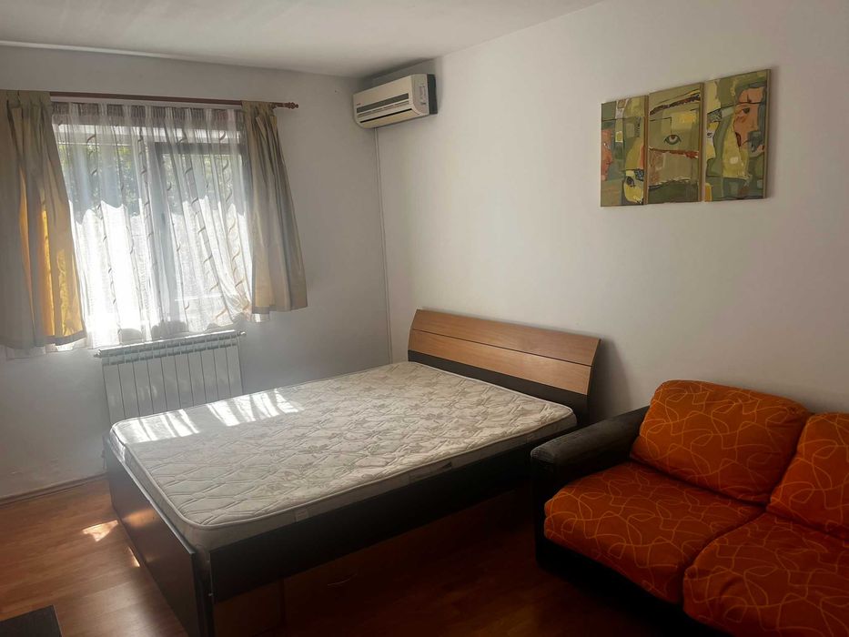 Inchiriez apartament (3 camere decomandat) zona Pacurari/Petru Poni
