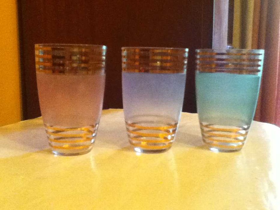 Редкие оригинальные изделия из цветного. фигурного стекла См. фото