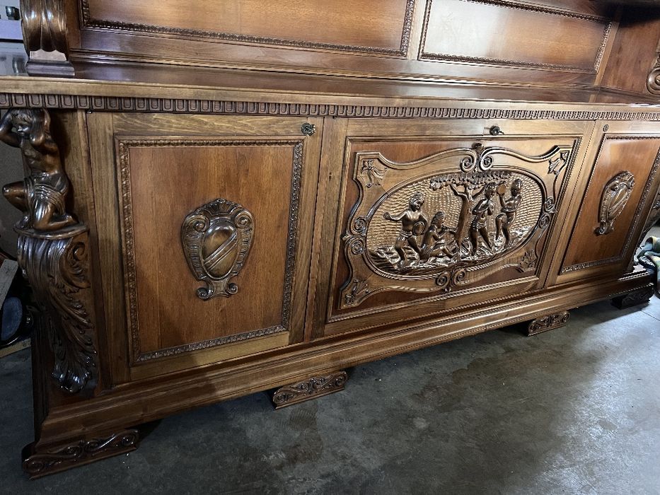 Vitrina din lemn masiv