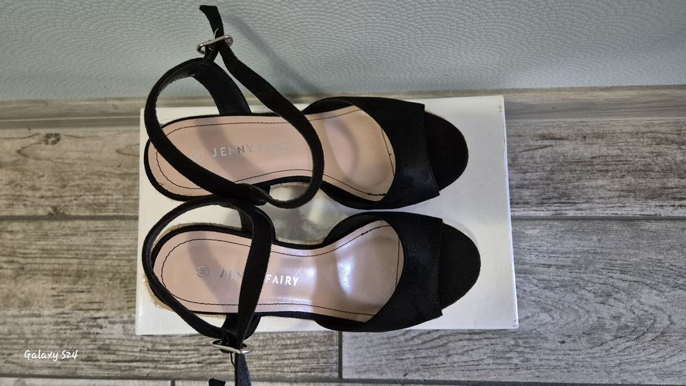 Обувки на висок ток