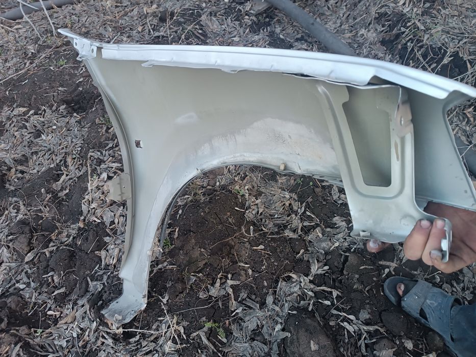 Два крыла левых на лада Ларгус 2017 год