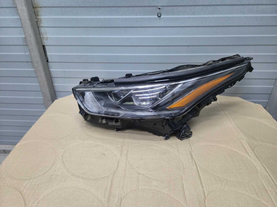 Far Stanga / Dreapta Toyota Highlander An 2020 - 2024 cod 10000-8A06K 10100-8A06K