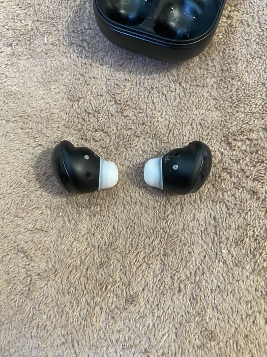 Samsung buds слушалки