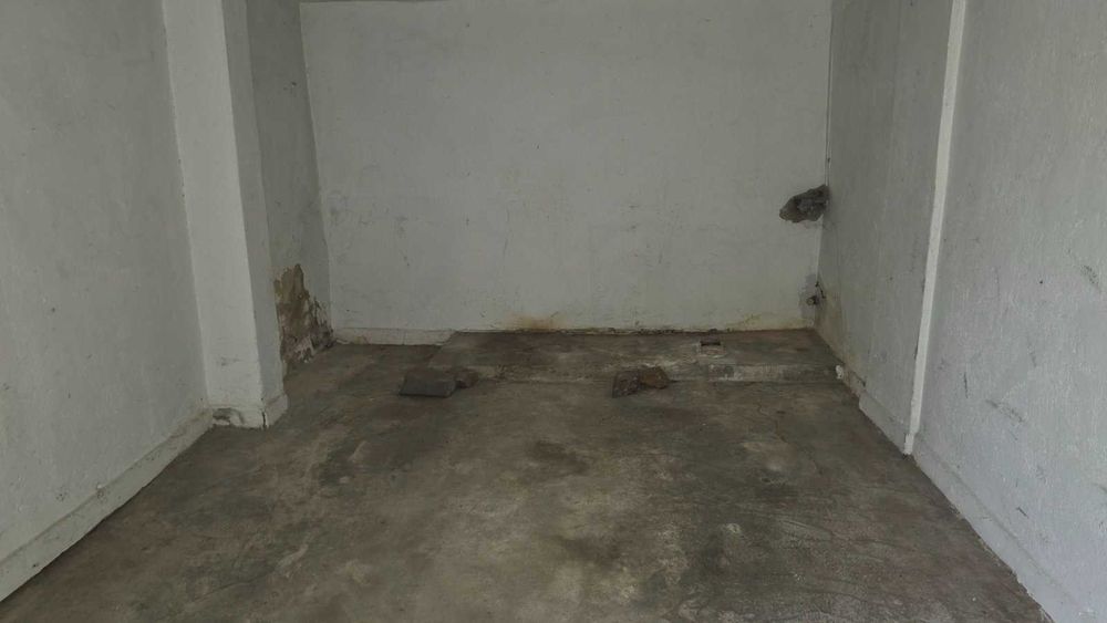 Дава се под наем Гараж / Паркомясто в с. Кортен, Област Сливен - 18 кв.м за 80 € - Снимка #1