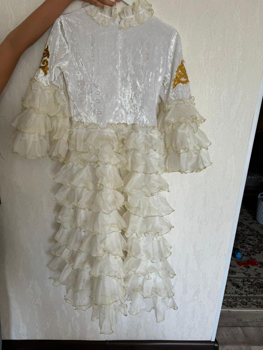 Белое платие для танца