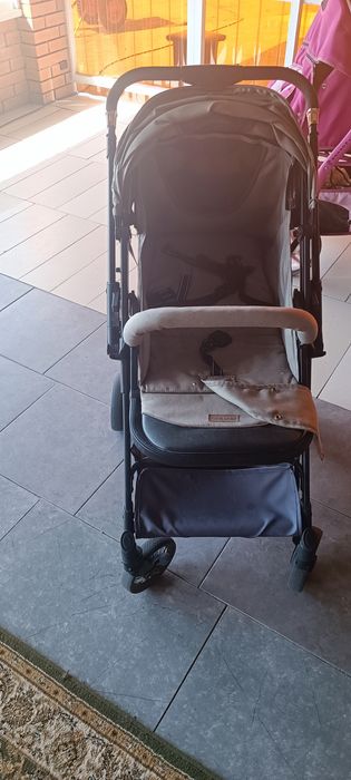 Продам коляску срочно