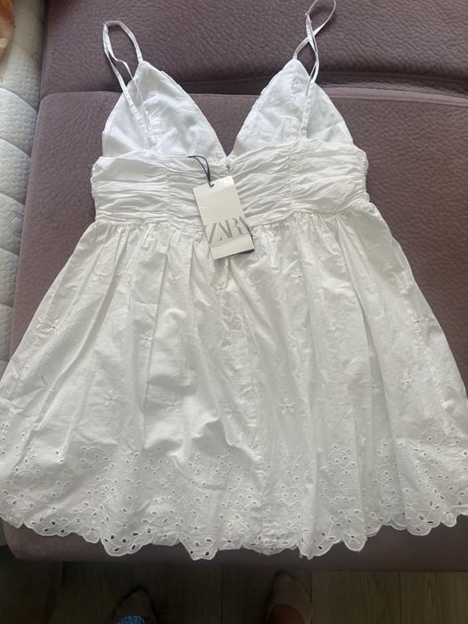 Бяла рокля Zara нова