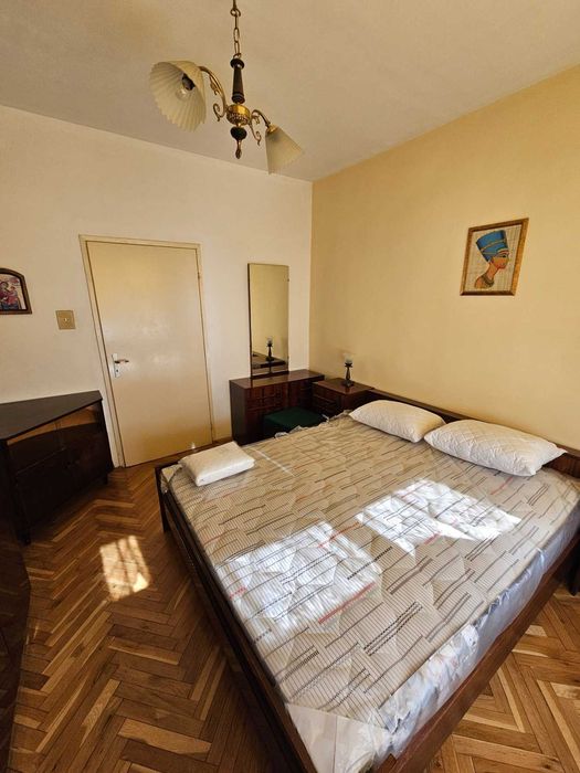 Дава се под наем Двустаен апартамент в Пловдив, Център - 68 кв.м за 307 € - Снимка #2