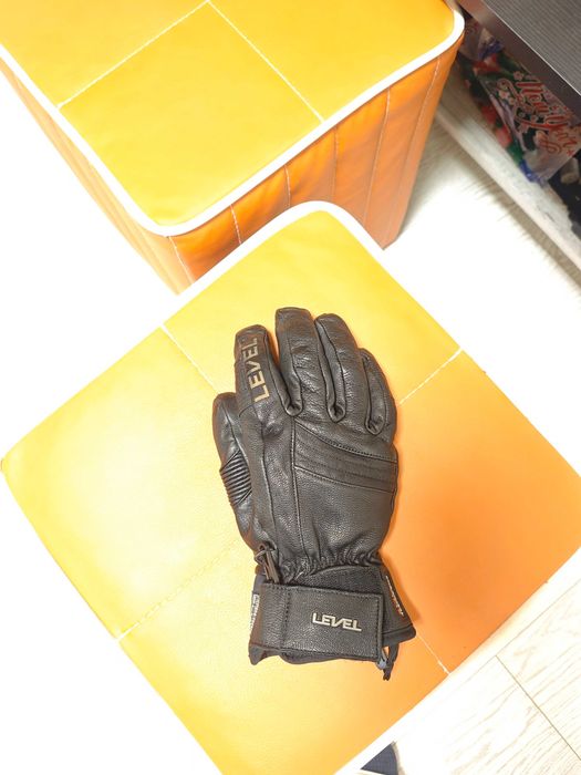 Ски ръкавици, Брутални Яки Level Rexford