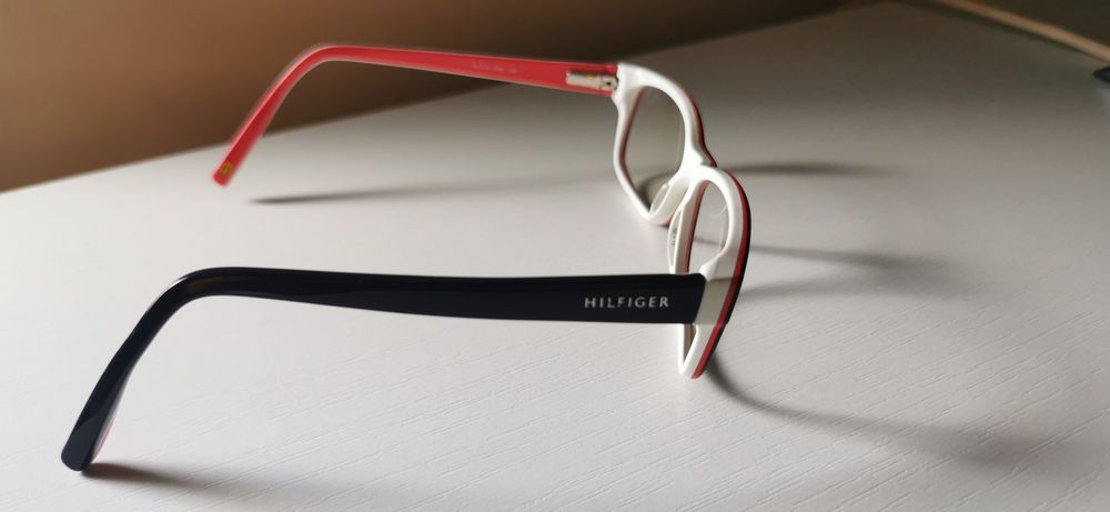 Rama ochelari Tommy Hilfiger impecabile