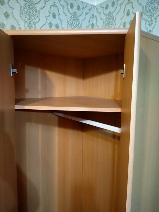 Шкаф угловой вместительный