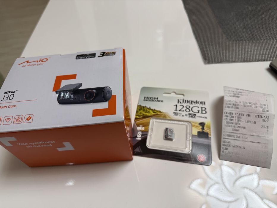 Видеорегистратор MiVue J30 & 128GB памет карта