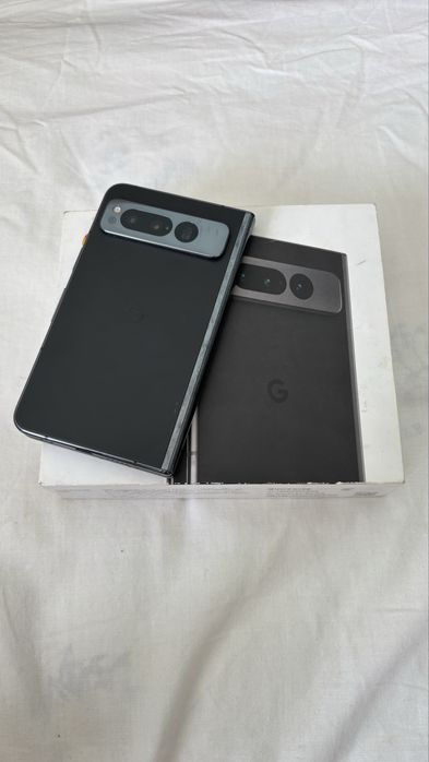 Google Pixel Fold 1 Поколение