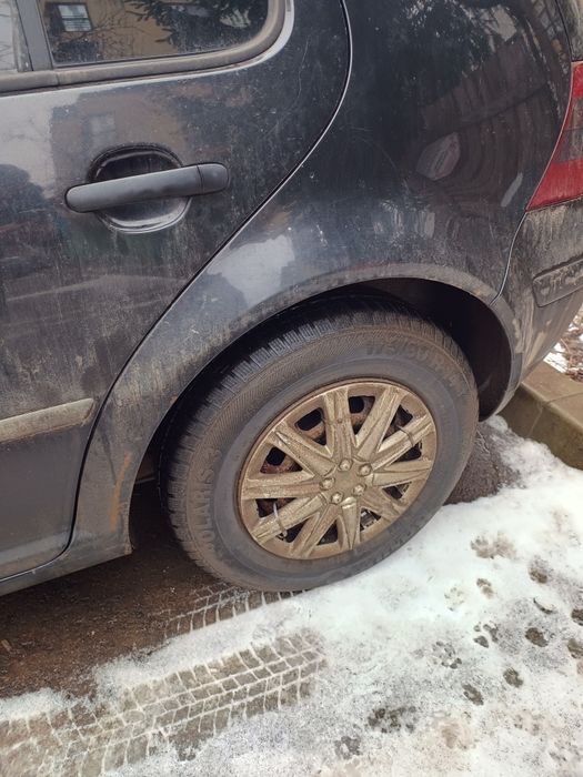 Vând golf 4 1.6 benzina an 2001 cu 225 mii km