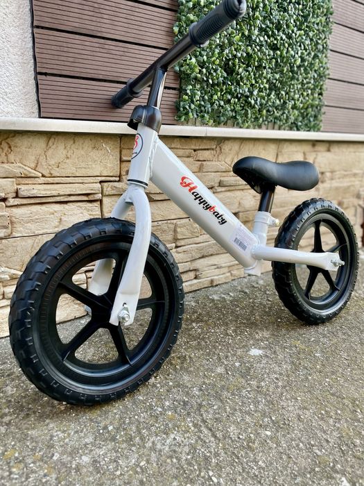 Баланс колело - Червено, синьо, черно, бяло, розово