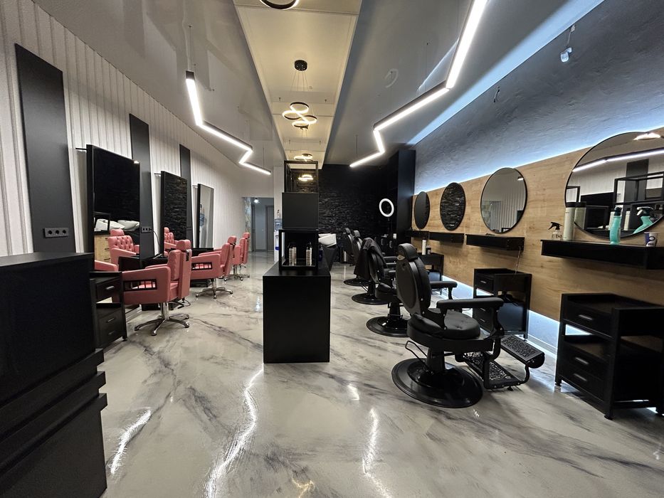 Vand salon de infrumusetare