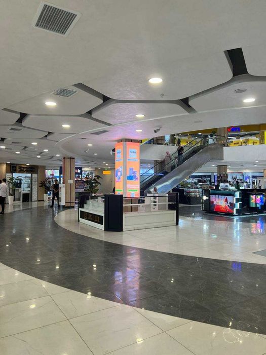 Tayor vitrina  ideal holatda