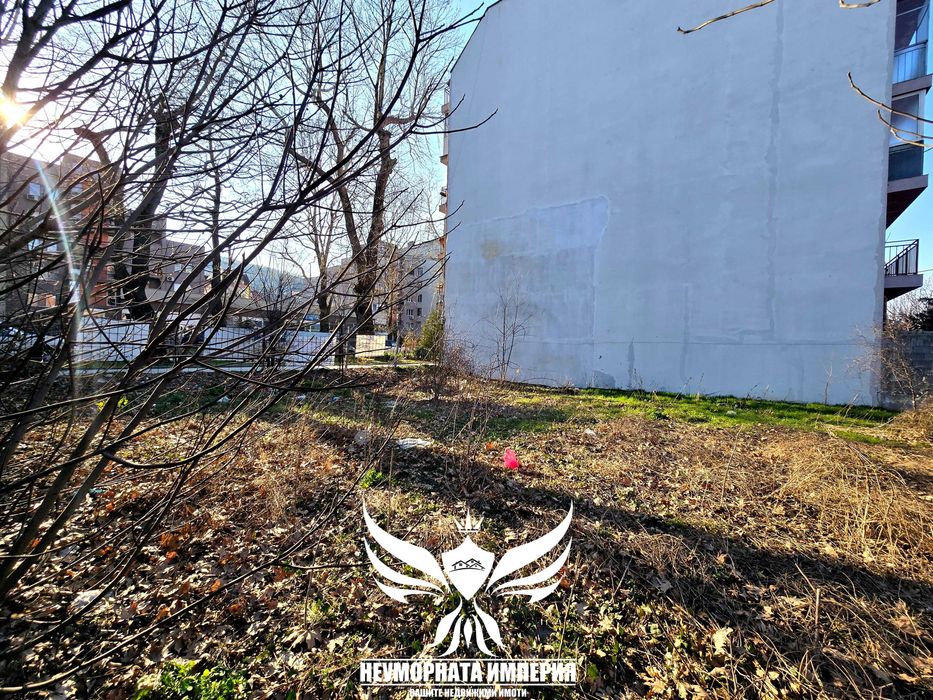 Под наем земя, парцел, паркинг 376кв.м. в Асеновград, първа линия