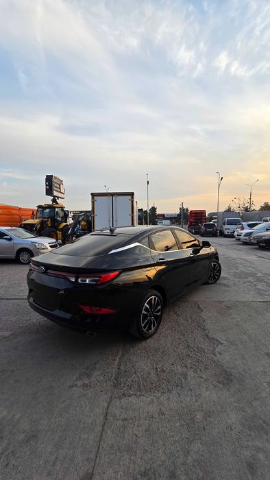 JAC J7 avtomobilini bonuslar bilan xarid qiling
