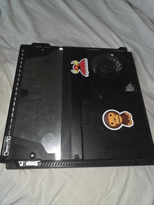 Vând PlayStation 4 pro