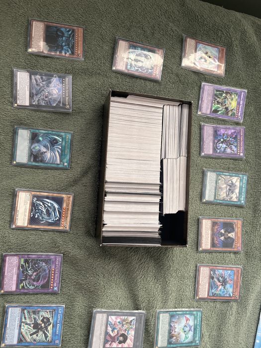 Кутия и пакети на карти Yu gi oh