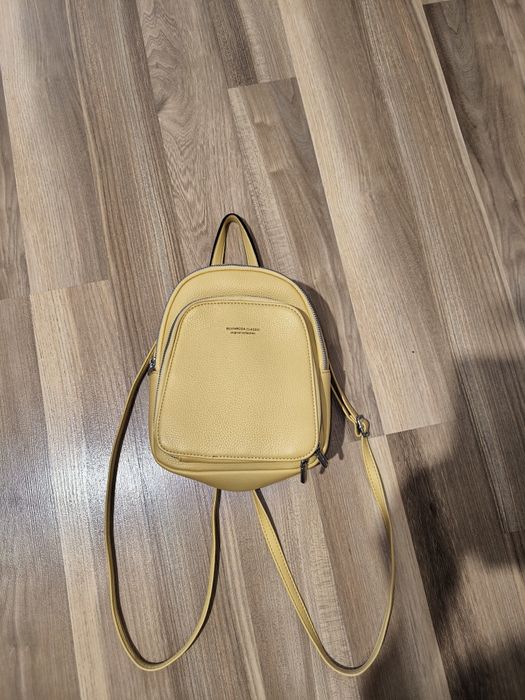 Малка кожена раничка Жълта