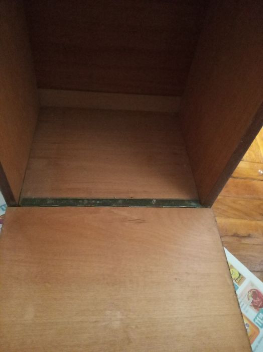 Нощно шкафче с чекмедже и ракла