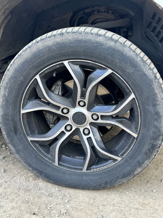 Продам автошину на Lexus 570