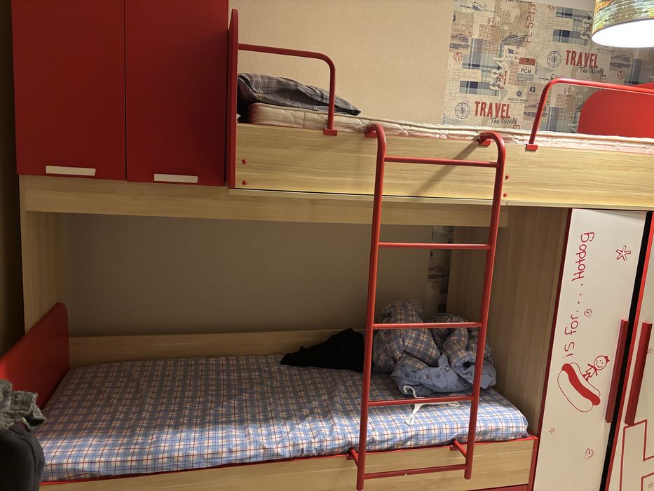 Продам детскую мебель кровать шкаф недорого