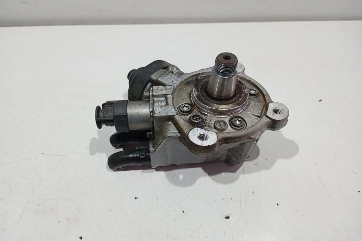 Pompa inalta presiune 03l130755ac 2.0TDI Volkswagen VW Passat B7 [201