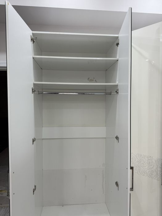 Продается угловой шкаф