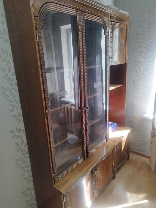 Продам шкаф-витрину