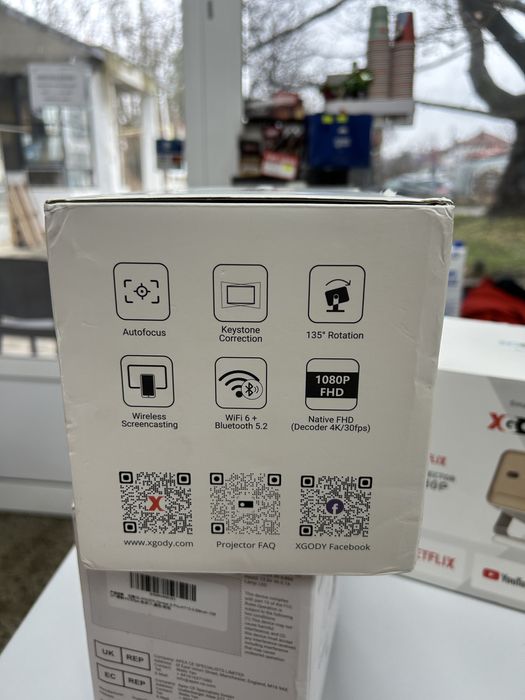 Смарт Проектори различни видове