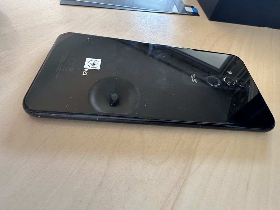 Продавам HUAWEI Mate 20 Lite