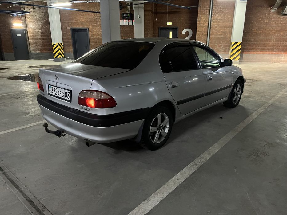 Тайота авенсис 1,8