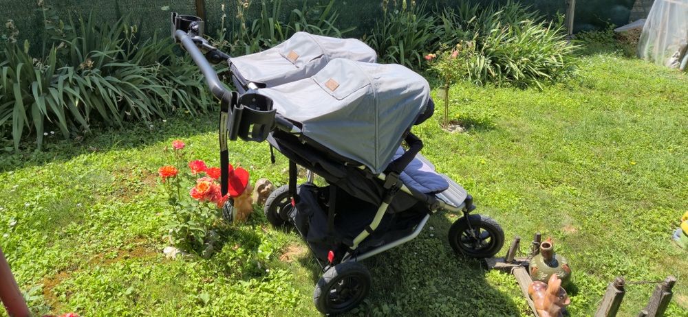 Количка за близнаци Mountain Buggy