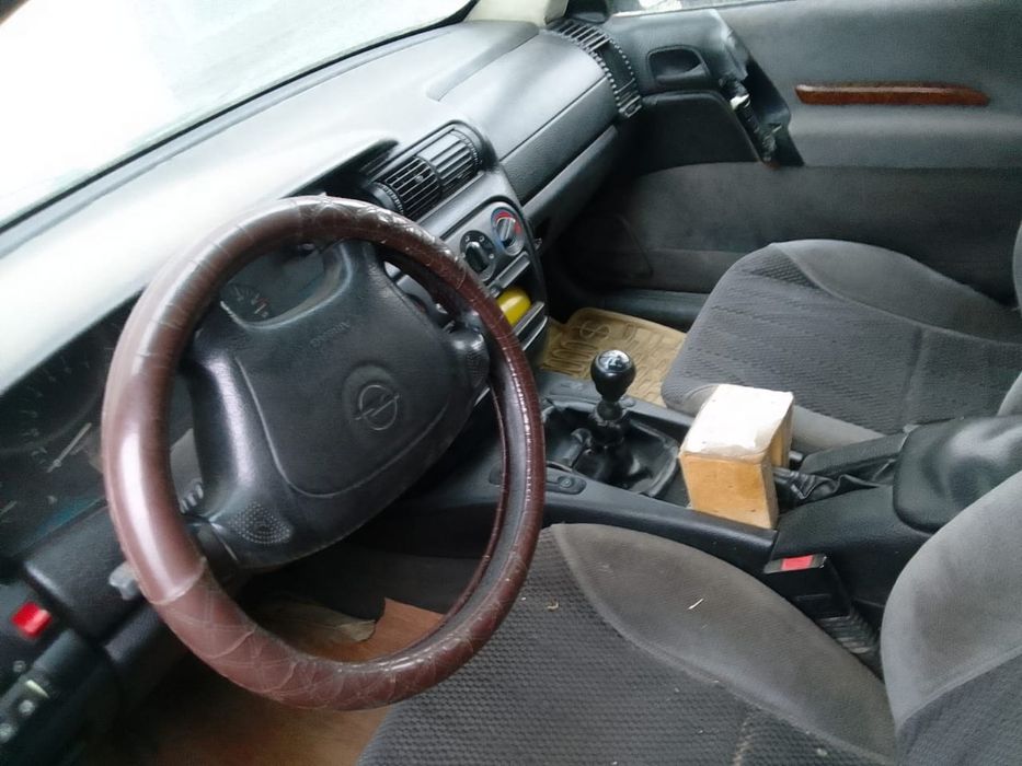 Опель омега 20 срочно продам