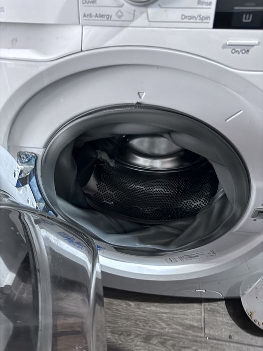 Electrolux PerfectCare 600 – за ремонт / 80€