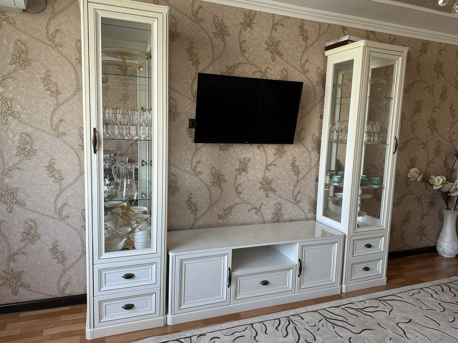 Продаю сервант гостиный