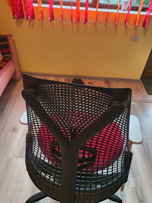 Vând scaun Herman miller sayl