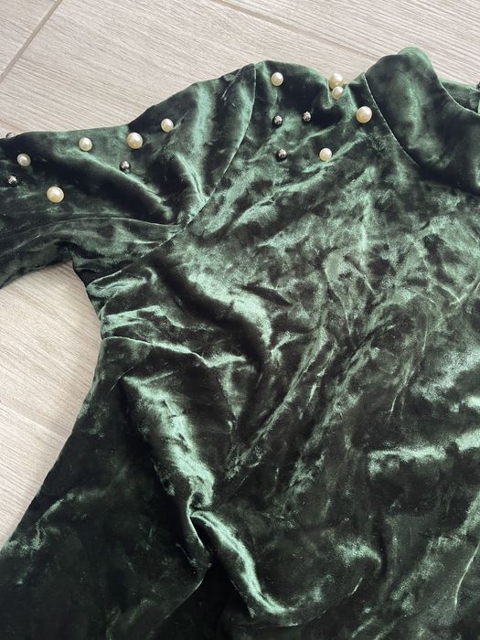 Зелена рокля с перлички