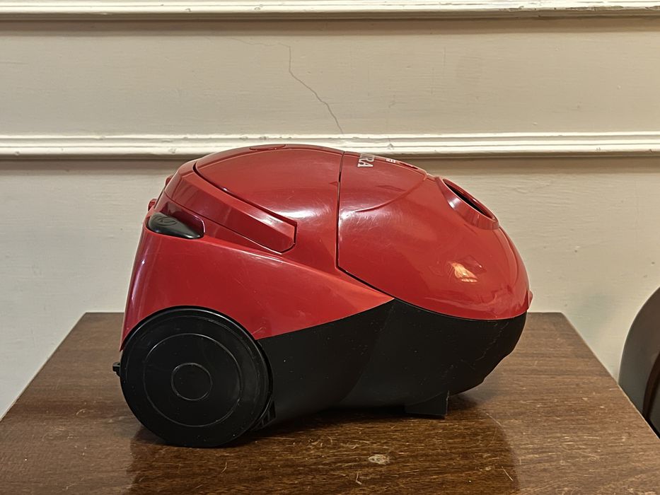 Пылесос Akira AKR906