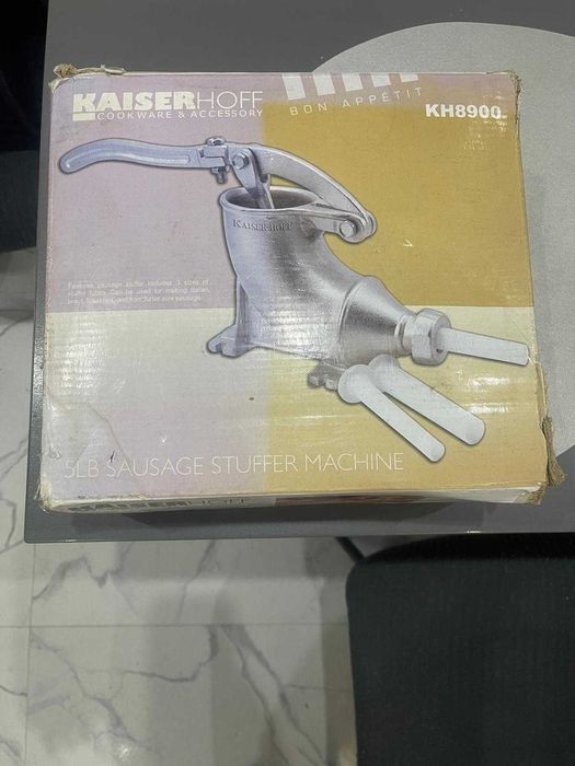 Tulumba Aparat de facut carnati Kaiserhoff KH8900  Folosit o data  Are cutie  si este completa  ca noua