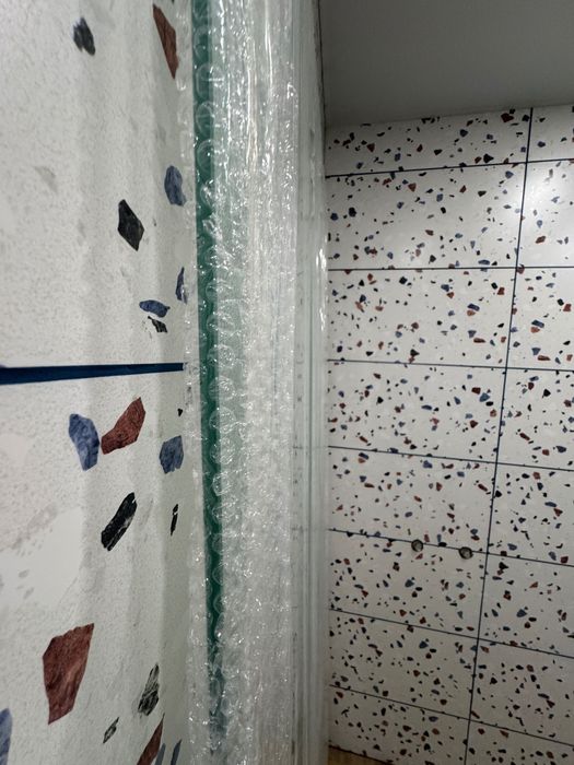 Стъклен параван за баня