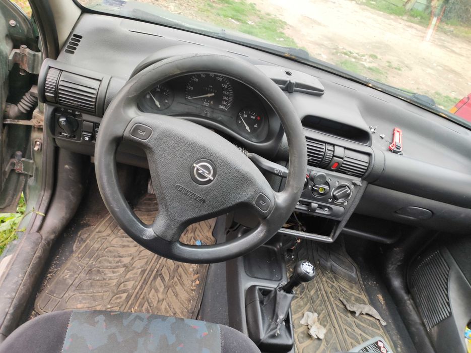 Опел Корса Б 1.2 16V за части