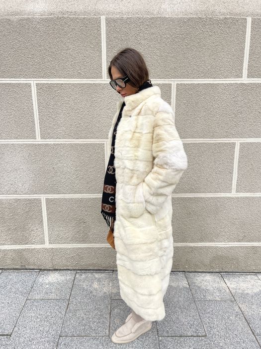 Haina lunga din blana naturala de vizon culoarea untului