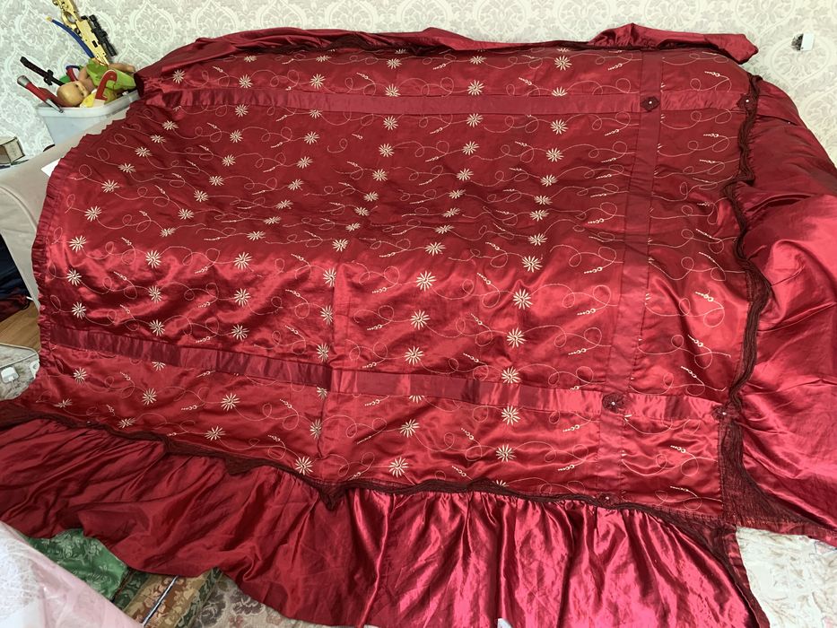 Комплект штор с покрывалам.